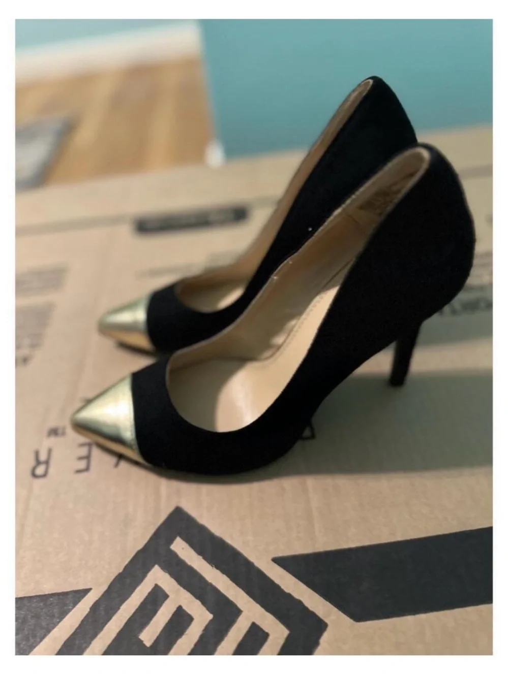 FIONI Clothing Black Pumps with Gold Metallic Pointed Toe